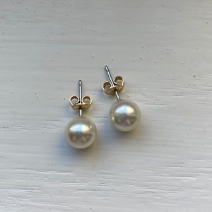 5/$22 faux pearl earrings